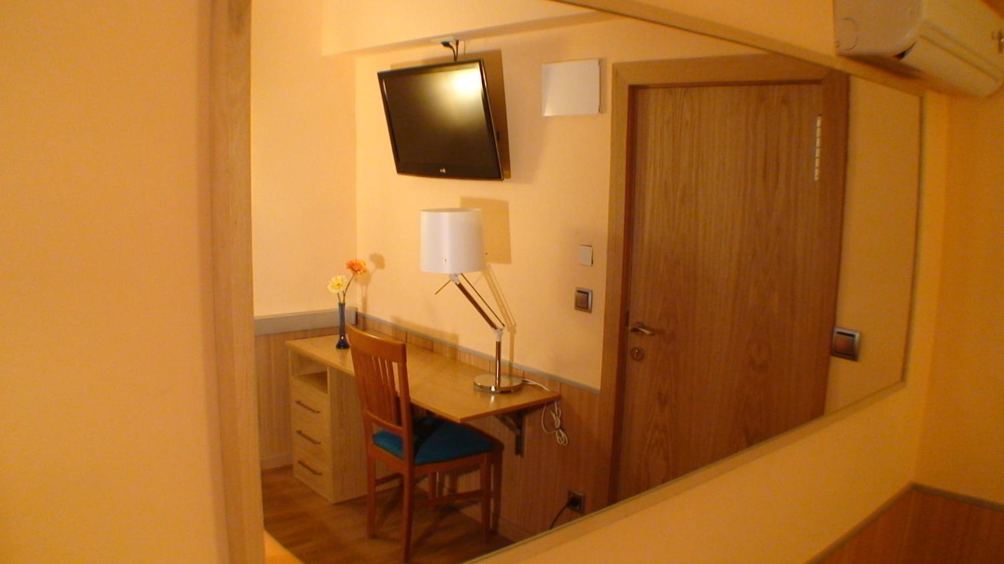 Hostal El Carmen Zaragoza Luaran gambar