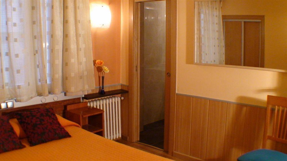 Hostal El Carmen Zaragoza Luaran gambar