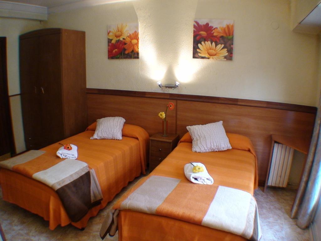Hostal El Carmen Zaragoza Luaran gambar