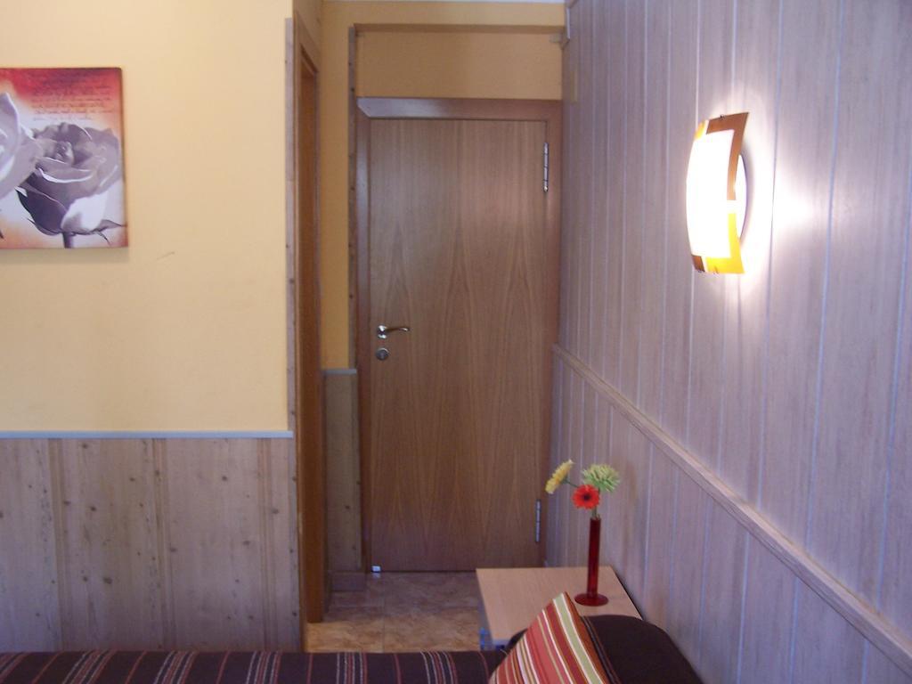 Hostal El Carmen Zaragoza Luaran gambar